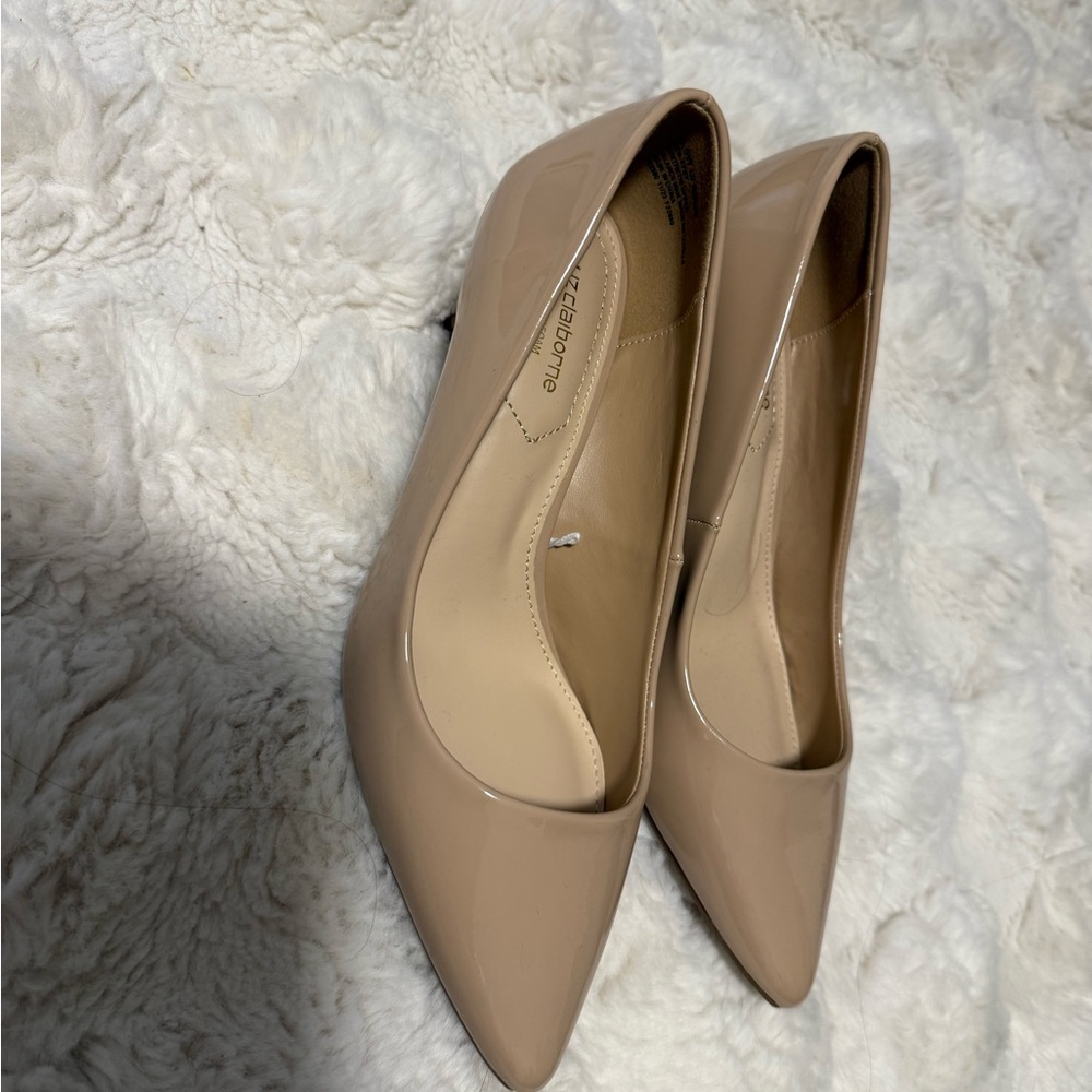 Liz Claiborne Beige Patent Heels